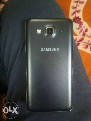 Samsung galaxy On5 4G phone in excellent condition.no