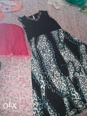 Semi long gown in a brand new quality wd a cheap