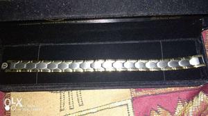 Silver-colored Link Bracelet With Case