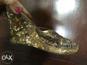 Unpaired Gold Sequined Wedge Sandal