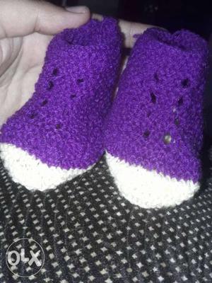 Woollen hand knitted new born baby shoes above