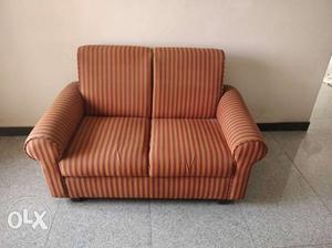 2 sofas 3 seater 2 seater very comfortable