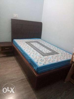 5feet broad bed for sale,sufficient for 2 people
