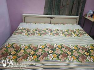6 by 6 double bed, in a new condition. mattresses
