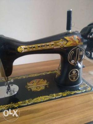 Black And Brown Floral Singer Sewing Machine