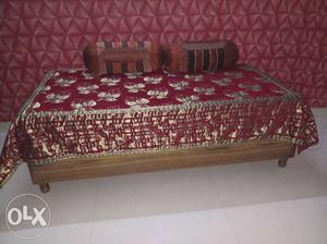 Diwan bed with storage space in good condition