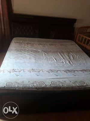 Double bed, family king size bed negotiable