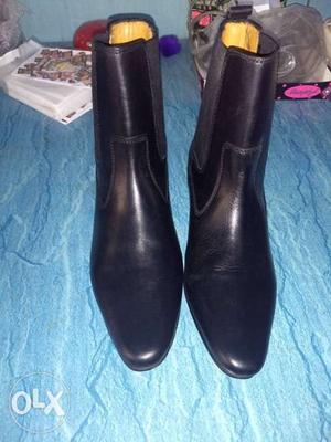 Men's leather boots. size 7. brand new one.