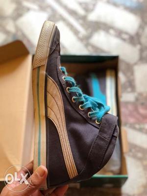 Original Puma sneakers with extra laces