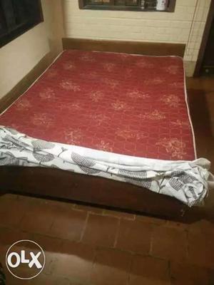 Queen size coir mattress for free. Selling as i