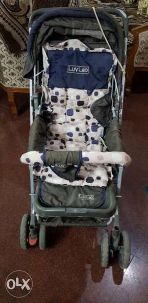 Stroller in complete good and working condition..