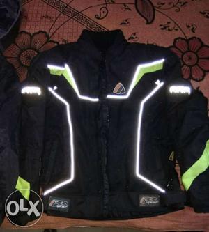 This is a bike riding jacket from RIDE ON,used
