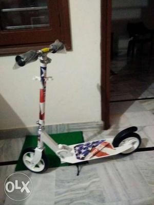 White And Black American Flag Printed Kick Scooter