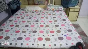 White And Multicolored Polka-dot Bed Sheet Set