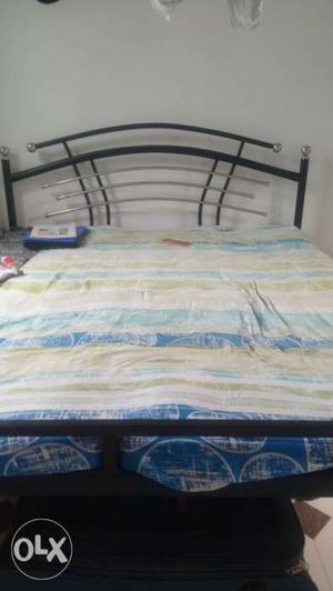 5*6 new bed Job transfer so I shell this bed Serious buyer