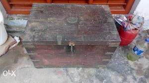 A wooden box(sandook)