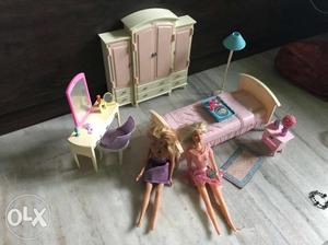Barbie bedroom set with 2 barbie dolls