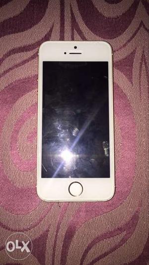 I phone 5s in good condition with charger 1.5