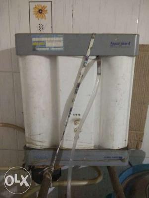 White And Gray Aqua Guard Water Purifier