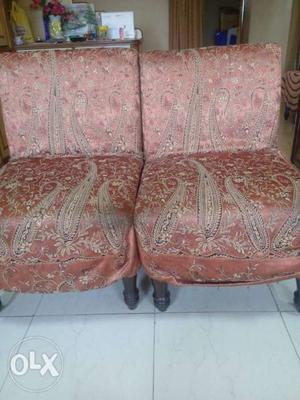 2 Beautiful n comfortable sofa chairs in