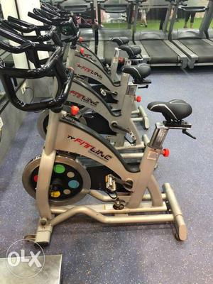 4 fitline spin bikes