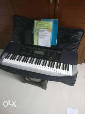 Casio CTK850IN with case and manual.