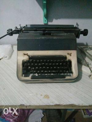 Facit English typewriter.years old in good