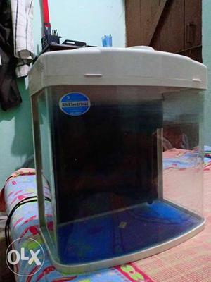 Fish tank with filtration in awesome condition at