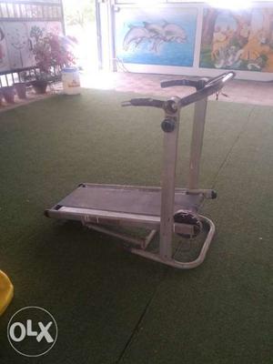 Fitness running machine in good condition urgent
