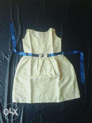 White colour polkadot frock for 5to 6 year girl