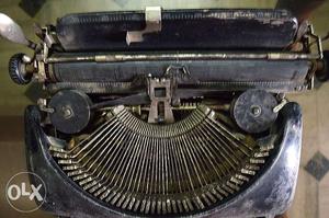 s Antique Remington Portable Typewriter
