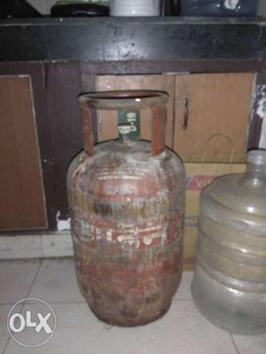 Genuine gas calender 16kg in Vaishali sector 1. I