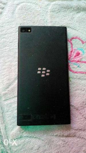 Koi kmi nhi h full ok condition Blackberry z3