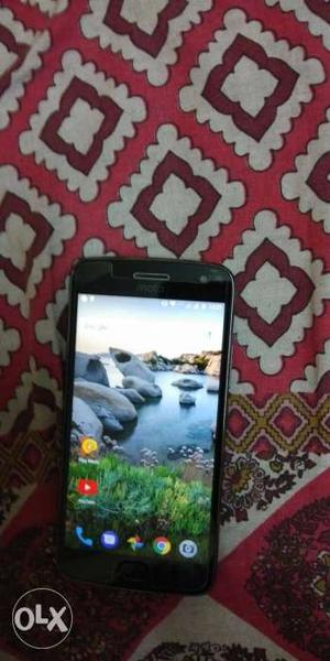 Motorola g5 plus want to sell..with box charger