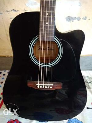 Six strings ocoustic guitar with bag