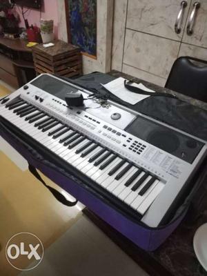 Brand new Yamaha PSR-I455 unused keyboard/synthesizer with