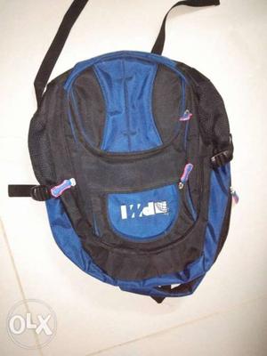 Laptop bag with lots of pockets and good laptop(price