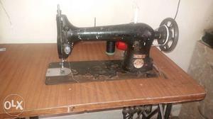 Old sewing machine regular with motor