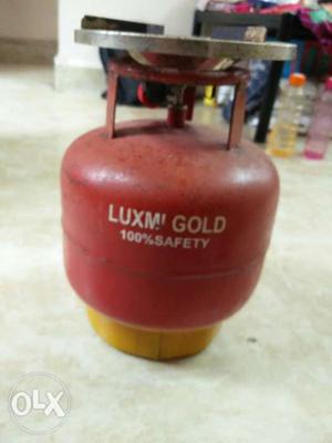 5kg Gas cylinder with stove. Price Rs 500 negotiable