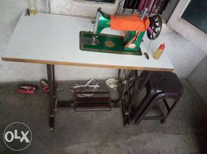 Green And Black Table Saw