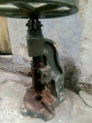 Hand press machine 1number running condition
