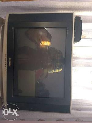 Hey this is a samsung plano crt tv along with