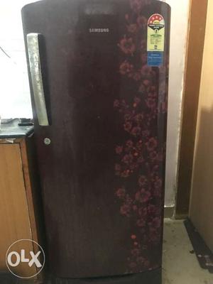 It's Samsung fridge almost new With guarantee