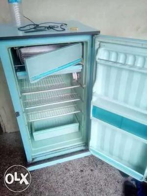 Kelvinator freeze very good condition old fridge