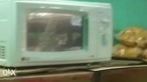 Lg micro oven very good condition contact nine