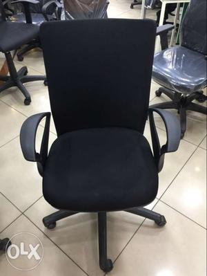 Netted office chair in new condition with height