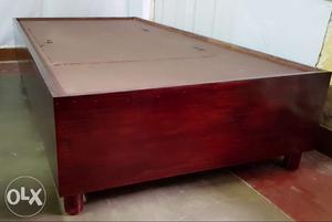 New Diwan Bed with Teak Ply and Varnish Finishing
