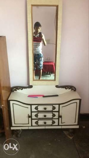 Rectangular Beige Wood-framed Mirror