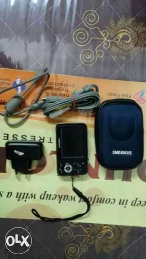 Samsung digital camera good working with pouch,