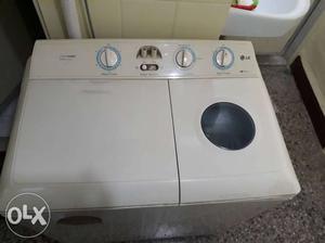 Semi-automatic LG washing machine in excellent
